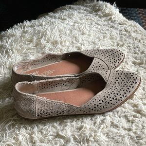 Toms slip on flats